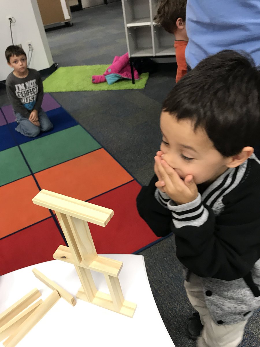 KyleES_library's tweet photo. Thursday’s Creative Builders #keslibrary https://t.co/CdcwLdbszm