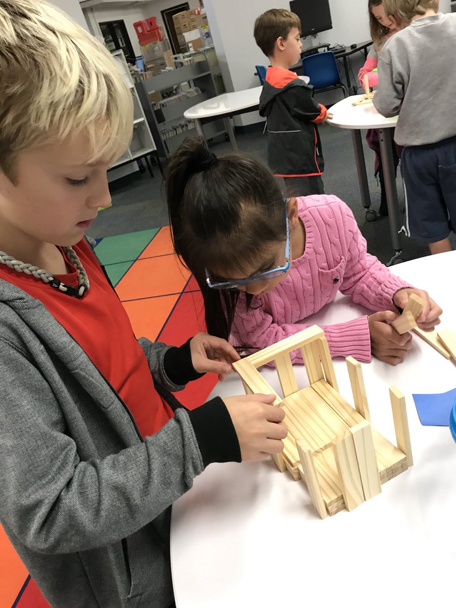 KyleES_library's tweet photo. Thursday’s Creative Builders #keslibrary https://t.co/CdcwLdbszm