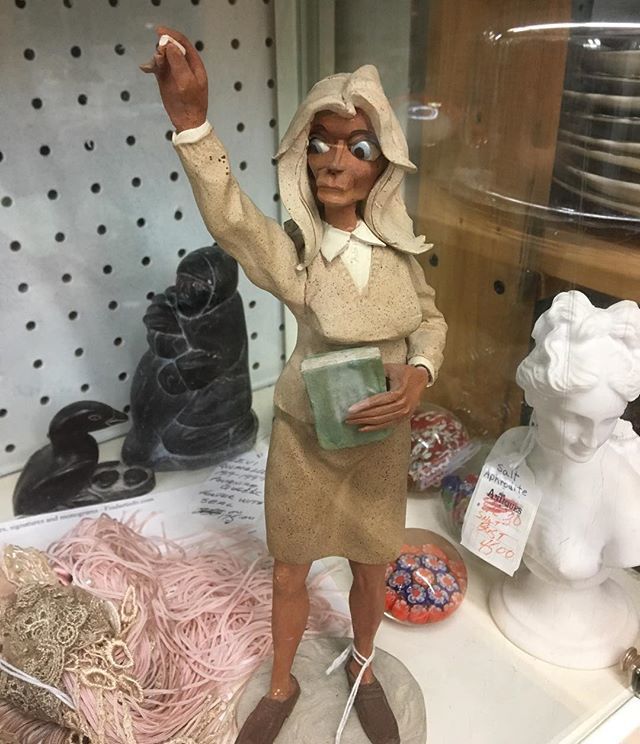 FMEphemera's tweet photo. I have nothing to say
this is just. terrifying
📚
#figurine #teacher #backtoschool #fleamarket #fleamarketfinds #thriftfinds #antique #vintage #weird #bizarre #trinket #knickknack #kitsch #curiosity #curio #bricabrac #collectible 
#FreeltonAntiqueMall… https://t.co/yqVTrn5quC https://t.co/HJSnu5ymrx