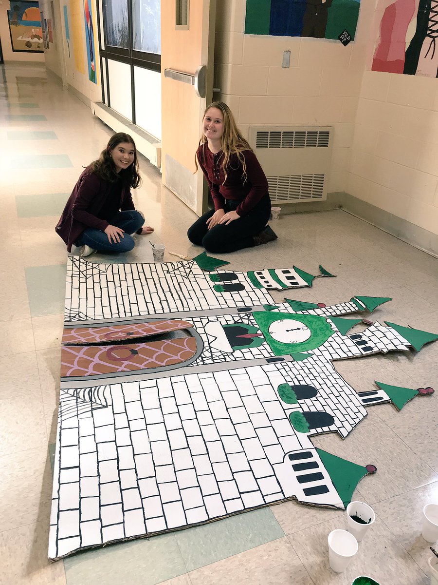 LindenhurstNHS's tweet photo. Our probates were hard at work today for our first day of decorating for Treat or Treat at Charles Street! Remember to stop by to earn some decorating hours👍🏼 https://t.co/qNDEEzPW2s