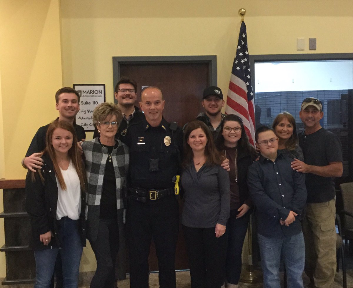 MarionIaPolice's tweet photo. Congratulations Corporal Ron Slagle in being awarded the police department’s valor award for his actions interrupting an in progress shooting, becoming involved in a vehicle pursuit &amp; apprehending a suspect who was subsequently charged w/three counts of attempted murder.
#Servant https://t.co/gtbCCA1CGu