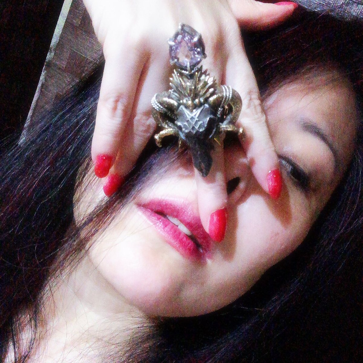 Ikuko_Purgatory's tweet photo. Lucifer ring.  It’s so heavy though I love it🌹🖤🌹 Original piece for me by jewelry designer Terry Scifer. #TSXX #TSXX_Noir #lucifer #Lucifer #spn #Supernatural https://t.co/vVh6bmRDJo