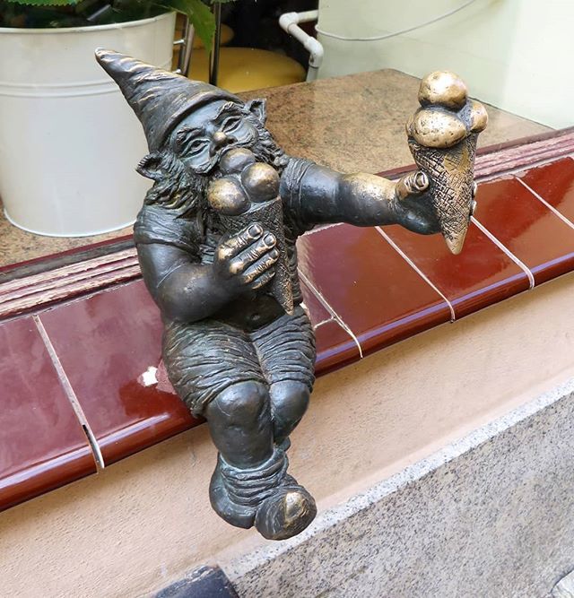 ExploringCuriou's tweet photo. Let's talk about Wroclaw, Poland. Before visiting, I had seen numerous pics of the beautiful colorful buildings in the main square, which were amazing to see in person. However, how do these adorable dwarves not get more press!? There are over 300 of the… https://t.co/DL5JbhQbuj https://t.co/FaJ428V4VH
