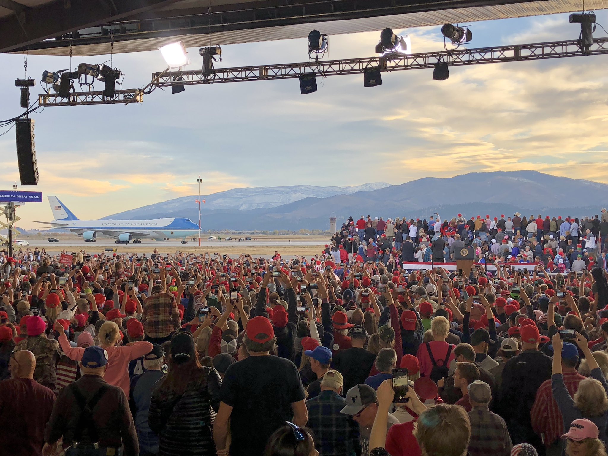 Dp1HXQJUcAAhIMQ?format=jpg&name=large