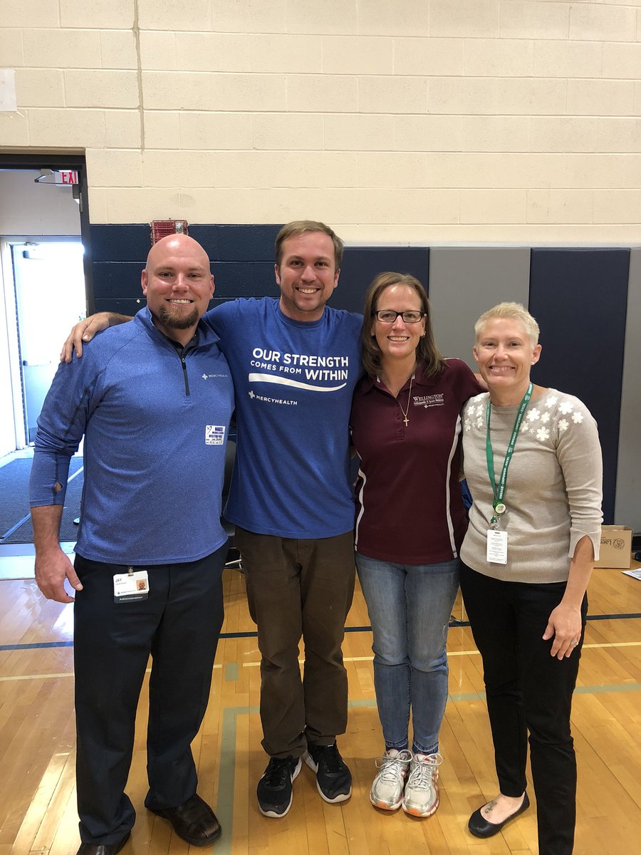 Nagelwellness's tweet photo. @NagelNighthawks sports medicine classes learning valuable life saving skills. Thank you Jay @mercy_health  @AbbieATC @NighthawkATC Kyle @SportsMedTHS and April @AndersonRedskin for all of your time and effort helping our students. #allinallthetime @FHSchools #nagelbethechange https://t.co/wlAFErFCWp