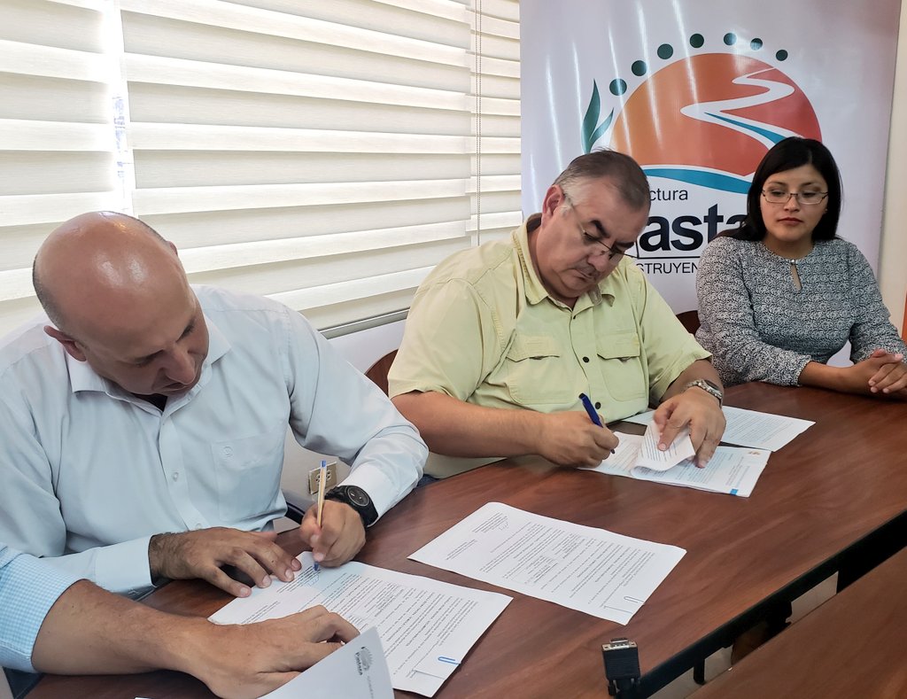 Antonio_Kubes's tweet photo. Firma de Convenio entre el @GadPastaza y el Instituto Tecnológico Superior Carlos Cisneros. El cual tiene por objeto coordinar acciones de cooperación permanente, tendientes a impulsar proyectos, estudios y eventos que serán ejecutados  mediante la suscripción de acuerdos. https://t.co/JaKZCJHCZW