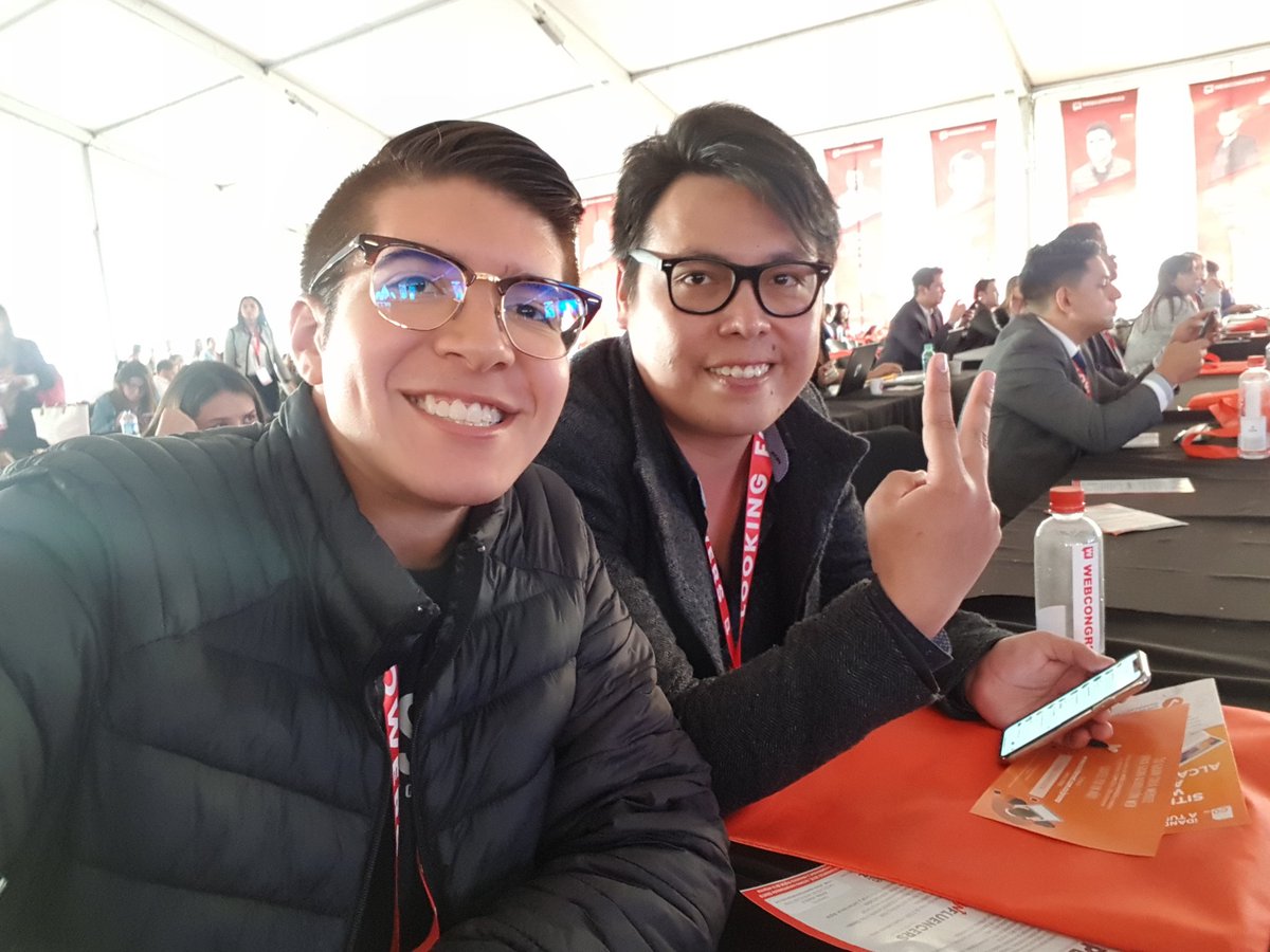 JUANCAELBROKY's tweet image. En el @webcongress con @MeDicenWally y @CrewBrandMen
#URWebCongress #FestivalDigital #WebCongress 
Conociendo las experiencias digitales de empresas y marcas como @ML_Colombia y escuchando a @sharktankcol