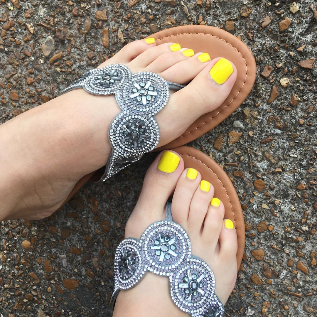 HerSexyFeet's tweet photo. These have to be the prettiest pair of feet I've seen in a while.

What would you do to/with them if you had the chance??

(Photo Credit: prettytoesstl on Instagram) #her_sexy_feet_ 👣👣 https://t.co/tETNwmQVXI