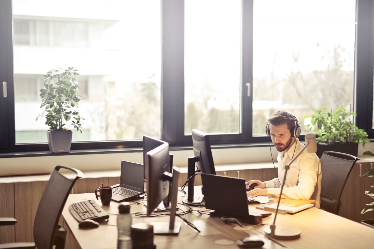 Brand's tweet photo. You listen to music at work, and it alters your mind. Yes, seriously.
https://t.co/xqOOyighyB https://t.co/OlI2QWnYlJ