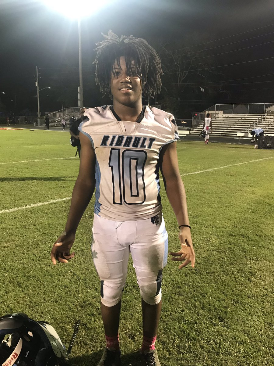 ZackeryAriana's tweet image. Ribault Trojans vs Stanton Blue Devils game is over. The final score was Ribault Trojans 40 - Stanton Blue Devils 8. Key Players of tonight’s game: #2 Martranius Mack (td),#3 Avarrio Harrison (fumble), #8 Devin Norman (tightend), #10 Darnell Wilson (interception). @DuvalSports