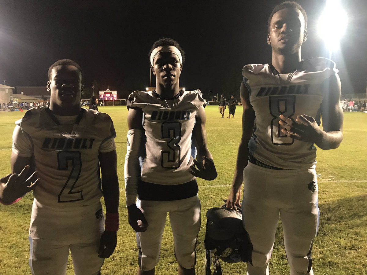 ZackeryAriana's tweet image. Ribault Trojans vs Stanton Blue Devils game is over. The final score was Ribault Trojans 40 - Stanton Blue Devils 8. Key Players of tonight’s game: #2 Martranius Mack (td),#3 Avarrio Harrison (fumble), #8 Devin Norman (tightend), #10 Darnell Wilson (interception). @DuvalSports