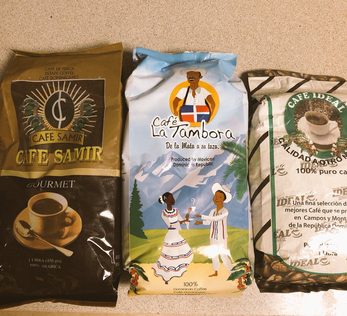 CarlosFGM's tweet photo. En mi viaje por el sur aproveché para comprar un cafe de cada uno de los sitios que estuve supervisando proyectos y clientes de #raasgroup . @cafeidealrd de Azua , #CafeSamir de Ocoa y @cafelatambora de Bani. #amantedelcafe #coffelovers https://t.co/4GiyYoh3JM