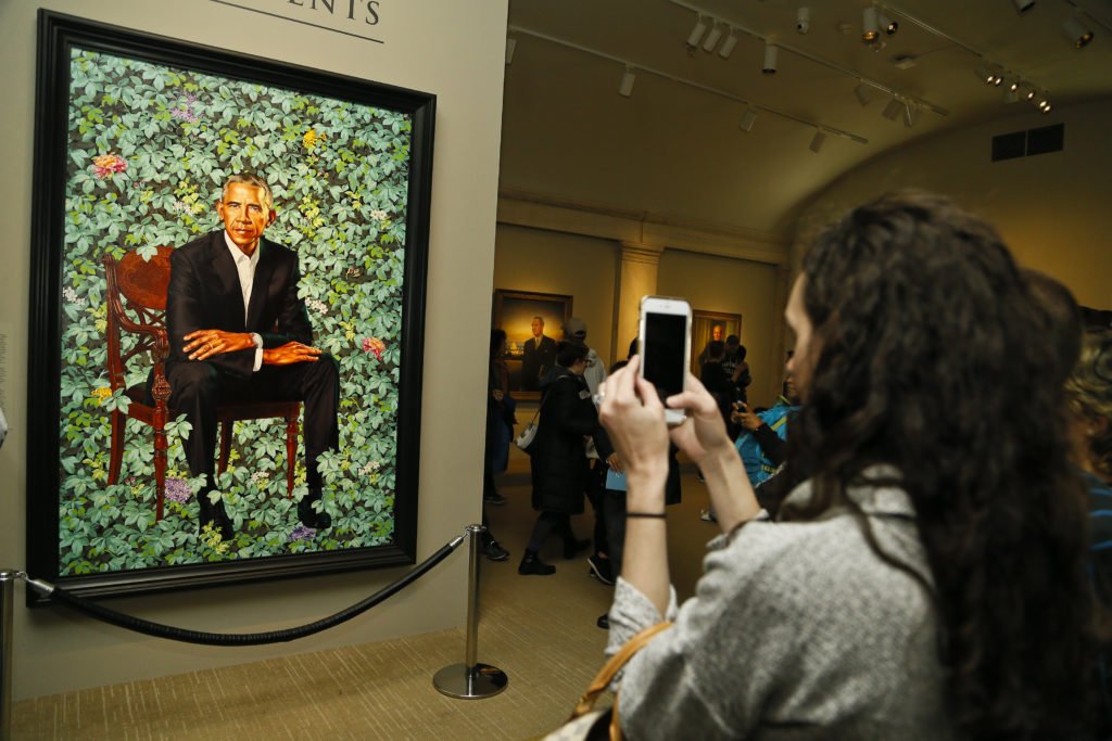 ICYMI #KehindeWiley &amp; #AmySherald’s Blockbuster #ObamaPortraits Nearly Doubled the National Portrait Gallery’s Attendance in 2018→ ow.ly/vfo830mhzv1 <a href="/artnet/">Artnet</a>