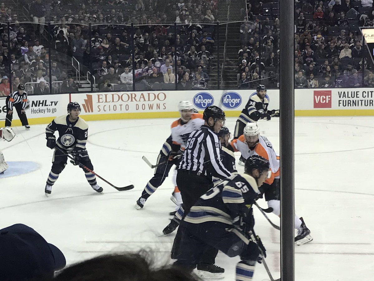 KellyNDodds's tweet image. #cbj #myfirstgame #happybirthdaytome :)