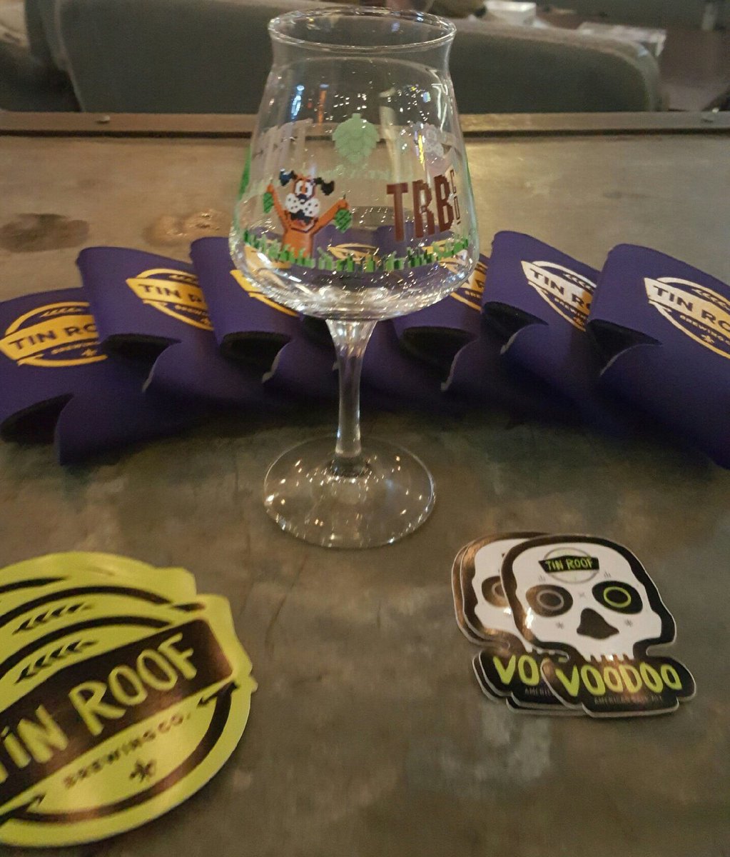 BeerDownHere's tweet photo. Stopped in @504craftbeer for their weekly “Drinkin wit da Breweries” &amp; won an amazing Teku from @TinRoofBeer! Try their @GABF Gold Medal Winning Voodoo Pale Ale!

#beerdownhere #tinroofbeer #breweddownsouth #beerdownsouth #craftbeer #louisianacraftbeer #drinklocal #supportlocal https://t.co/7BTM5gUBCe
