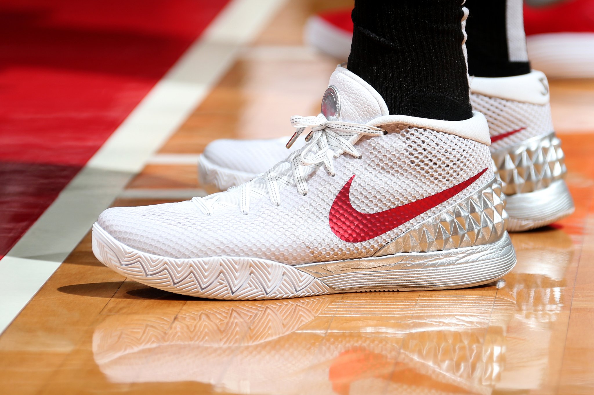 kyrie 1 double nickel