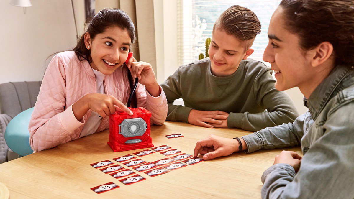 IncrediblePlay_'s tweet image. The safe is loaded with stolen treasures, can you crack the code? Use your spy intuition and the fingerprint scanner to open the safe – no match? Try again! Safe Breaker is hours of fun for all ages! 📸: @yulu_official #IncredibleNToys