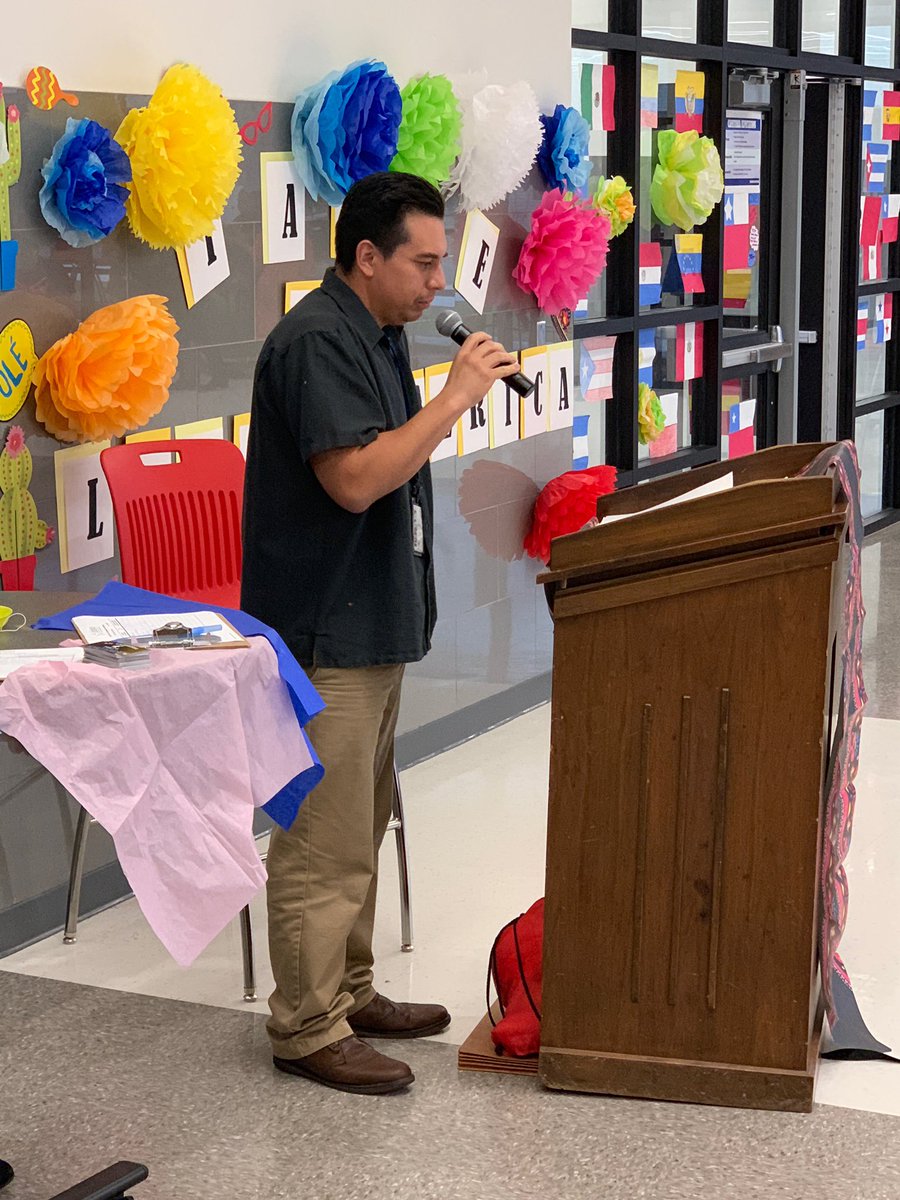 SamHoustonHS's tweet image. Mr. Talamantez, SHHS AVID Teacher, keynote, speaking about his personal educational journey #SamPride 🇮🇹🇺🇸