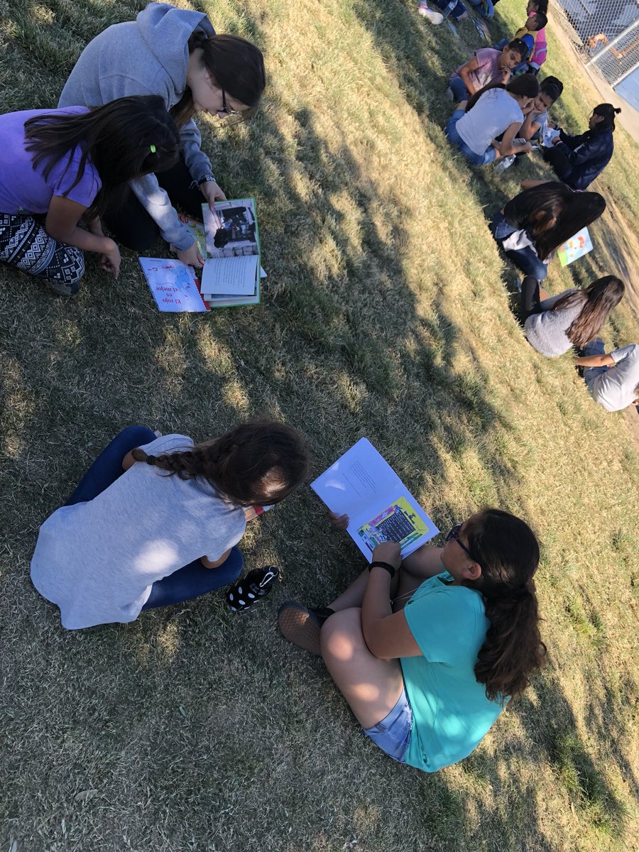 MsMacias08's tweet photo. Nice days like today call for literacy outdoors with our reading buddies ☀️🍃📚 Hearing my 8th grade Ss ask their little buddies comprehension questions about their reading was music to my ears! @MaestraZamudio #literacy @RioRealSchool #rioschools https://t.co/68q1gHXEFQ
