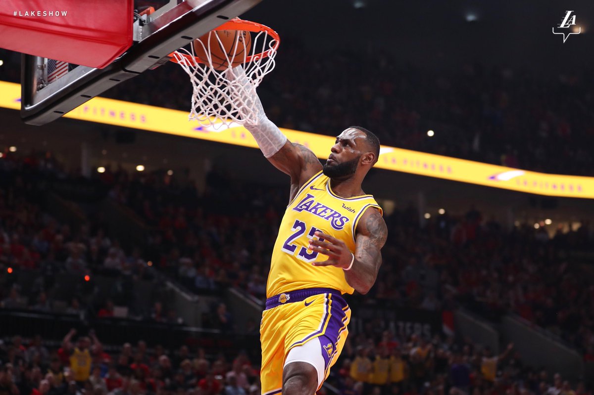 sb dunks lakers