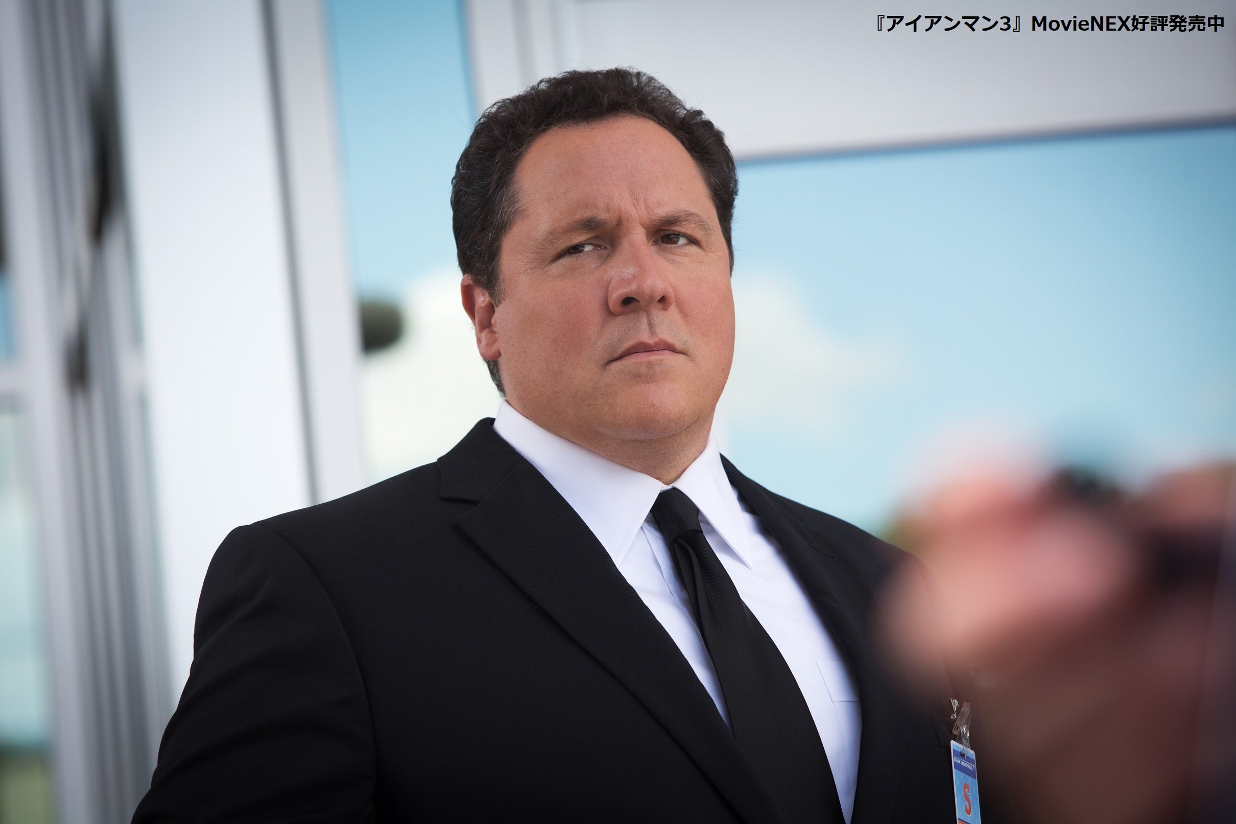 マーベル スタジオ 公式 En Twitter 今日 10 19 は アイアンマン で監督を務めたジョン ファヴローの誕生日 アイアンマン の右腕で スパイダーマン との連絡係も務めるハッピー ホーガンとしても出演 クイズ ジョン ファヴローがハッピーとして