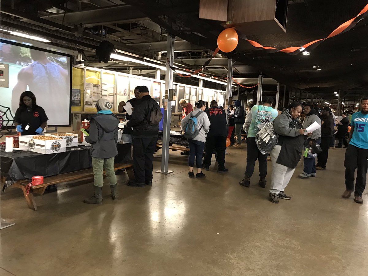 KenP_UPS's tweet photo. PHL Night, thank you so much for allowing me to come back and see the amazing safety fair. Keep up the amazing work and safety focused atmosphere !!!!#TeamPHLSnaps @PHL_Ted @JohnEitel2 @phillyteamsfan8 @UPSTrayceParker @ChesapeakUPSers https://t.co/wYKGChuYgz