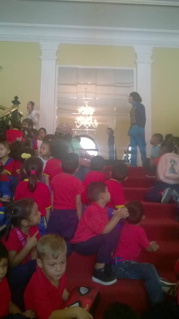 Iris_223's tweet photo. INAUGURACIÓN DE LA ESCUELA VA AL TEATRO. DIRECCIÓN DE EDUCACIÓN PARA LAS ARTES #CARABOBO SECRETARIA DE EDUCACIÓN Y DEPORTE #CULTURASOMOSTODOS @NicolasMaduro @minculturave @MovimientoTCR @rafaellacava10 @genibercabrera @CaraboboGB @SGGCarabobo @psuvaristobulo @Vice_Social https://t.co/5nV4TclQbS