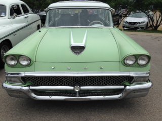 AutosTrucksRods's tweet photo. 1958 Ford Two Door Ranch Wagon...Ford Motor Company produced the Ranch Wagon from 1952 to 1974. A very impressive twenty-two year run...photos, specs, model history at...https://t.co/6S3o9MK5ho #Ford #FordNation #ranchwagon https://t.co/hRXd06gZH5