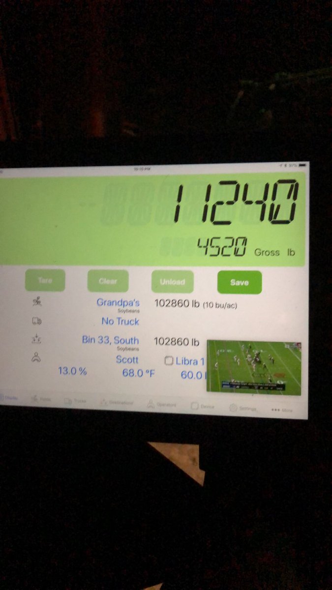 corn_porkNbeans's tweet photo. Roughing it unloading beans with @Agrimatics #libracart and watching @NFL #Harvest18 https://t.co/284LOalnpW