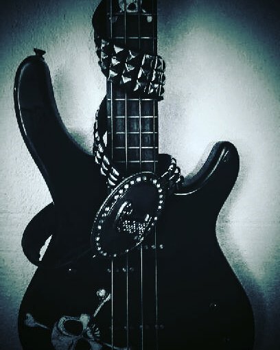 AnnettaOberst's tweet photo. Music All the Time πΆπ§
Zootapradio π₯
#supportlocal #music #bass
#drums #rockinsingers #guitarsrule #sendyour music https://t.co/bLcDj45ox4