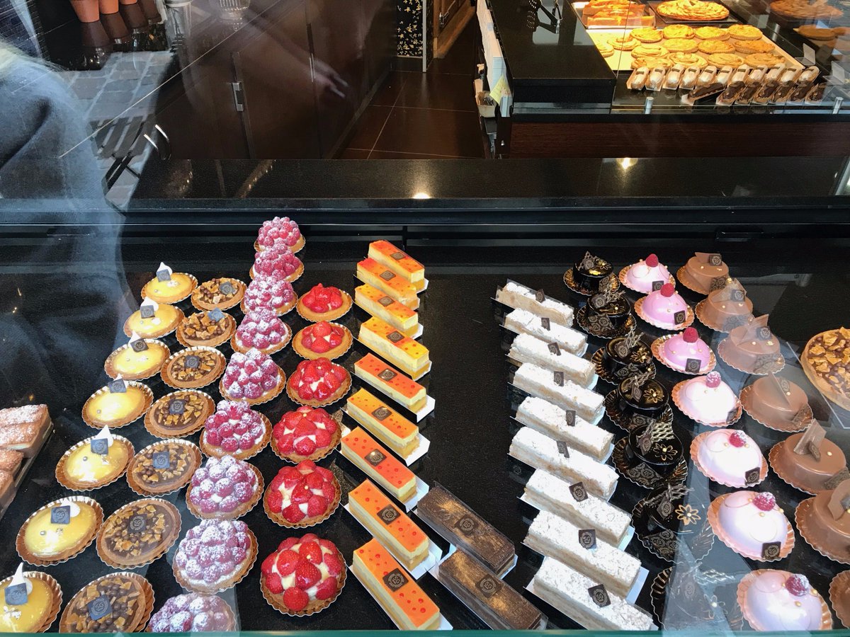 PSCMagazine's tweet image. Huge thank you to @pidyuk and @RawlingsonLane for an amazing trip to Reims! We had a great time talking, eating and learning about all things cake! #france #presstrip #pidy #technipat