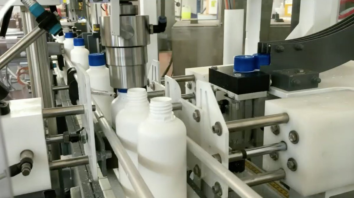 DIXI_srl's tweet photo. Fase di #produzione del nostro #ILMUFFASTOP.
Tappatore #automatico evo, in grado di #garantirci una #produzione di circa 25000 pezzi #h24.
#lineastop #dixi #produzione #ilmuffastop #muffa #alghe #muschi #madeinitaly #followus https://t.co/9rASgDxlim