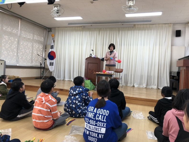 Qjt9bLr5CjXTtlI's tweet image. 꿈과 끼를 키우는 풍선아트 ! #연안초등학교 #지역연계 #학교예술교육 #활성화 #프로그램 #실시 #경주교육지원청 #한국안전예방협회 #사회안전신문 #학교폭력예방신문 #이동훈기자 #학교폭력예방운동본부 #사회안전예방  -&amp;gt; 자세히보기safety24.kr/news/9242