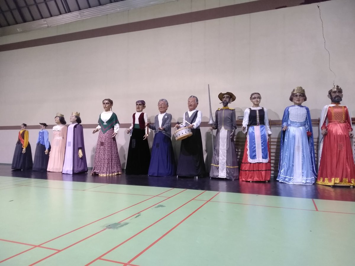 GigantesAlcoris's tweet photo. Este finde estamos expuestos en la Feria Alcorisa Muestra. Tenemos nuestro stand de camisetas y pequeñas muestras de nuestros espectáculos. Hoy viernes a las 20h, mañana a las 18h y el domingo a las 12:30h https://t.co/JOBEIg9Tj9