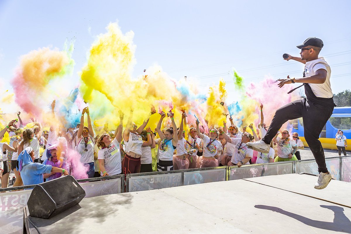 Jumping into the colourful weekend like... 
#therush #colorobstaclerush #weekend #fridaymood