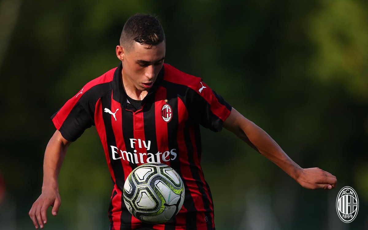 acmilanyouth's tweet photo. #MilanPrimavera in campo sabato pomeriggio a Varese 🔴⚫
Amichevoli per U17, U16 e U15 👍🏻
Derby per gli U13 👀
Il programma completo ➡ https://t.co/NoDWgzMpxT https://t.co/CczHyE2yBA