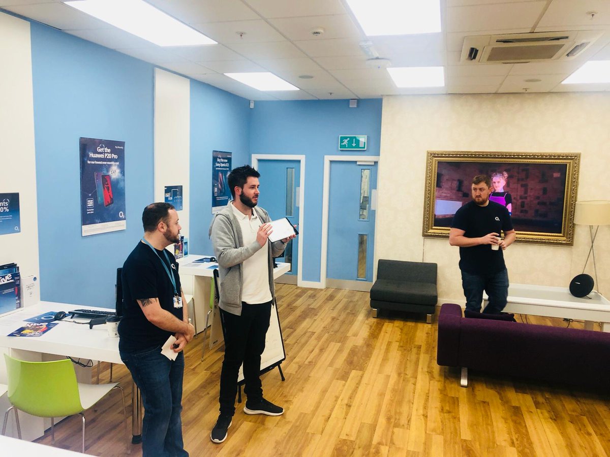 O2GuruLennySale's tweet image. Great Tablet Training Session at Middleton this morning working alongside Ryan from @alcatelmobileuk to deliver an energising session @GuruBarryJames #MidTraining #BeTheExpert #TabletTraining
