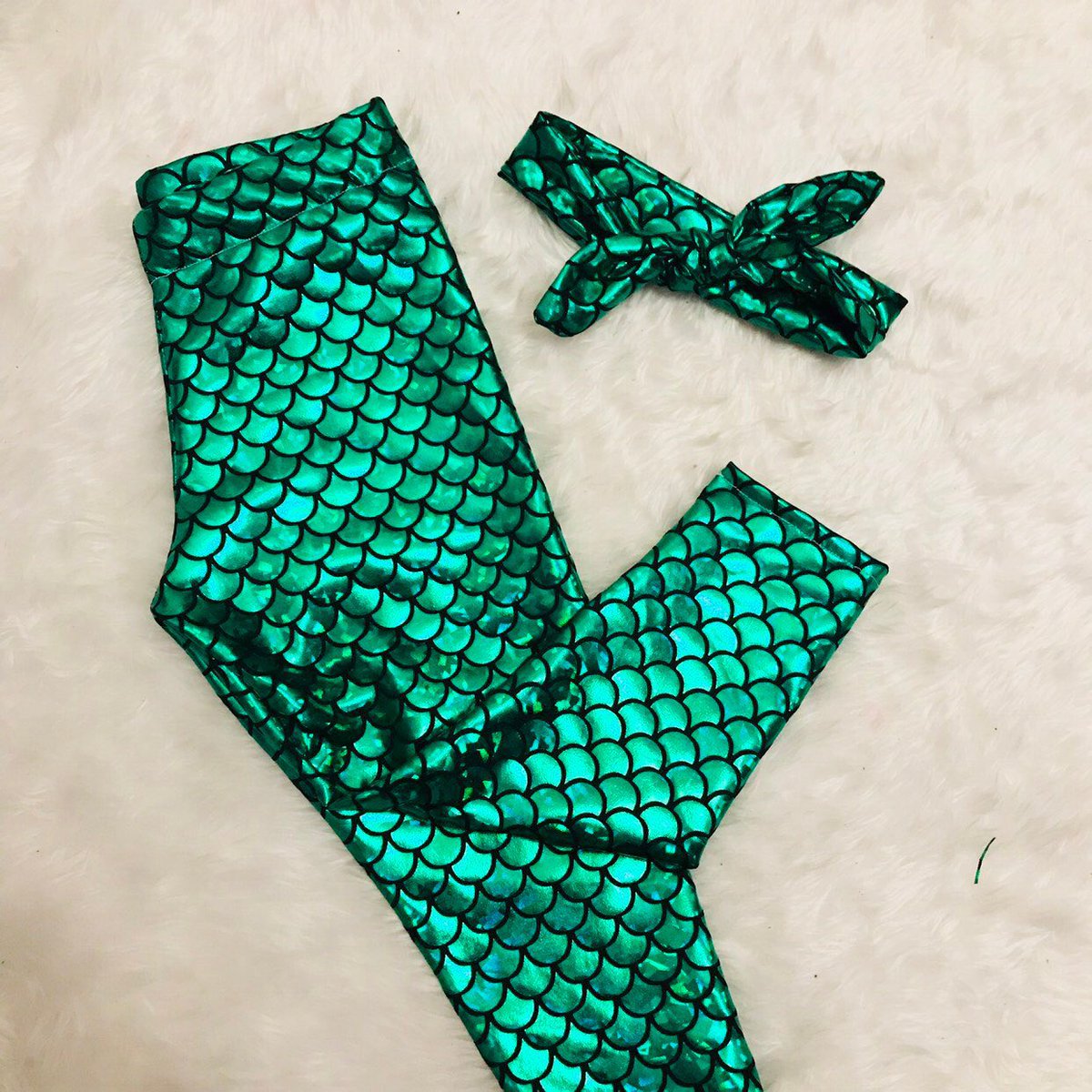 pprintsboutique's tweet photo. Green Mermaid Leggings ❤️ #etsy #clothing #christmas #children #birthday https://t.co/hnK9CGmsGs https://t.co/ybEFGqB3DE