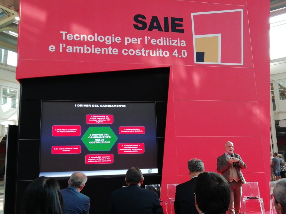 SAIEfiera's tweet photo. #SAIE2018 Convegno @FEDCostruzioni sul costruire #digitale. #Bellicini #Cresme "Per fare #Innovazione è necessario che cambino i quadri mentali. La filiera dell'#edilizia è competitiva e non collaborativa, grosso problema per innovare in maniera efficace" https://t.co/MULcM88WHB