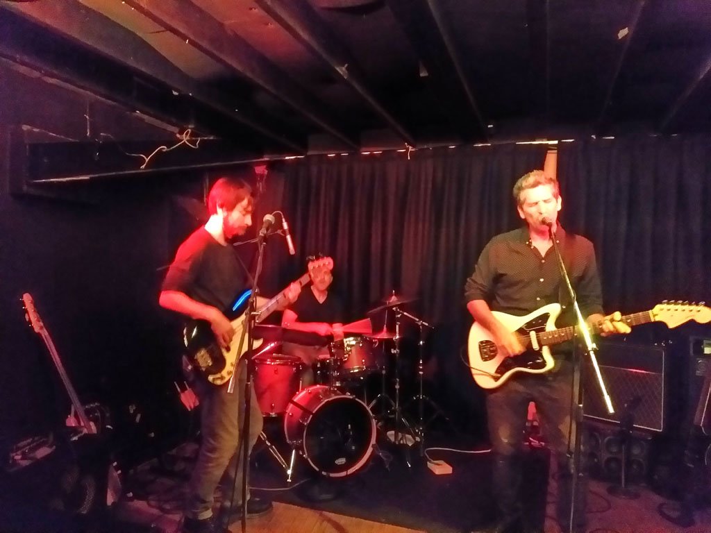 LittleBroEliFR's tweet photo. Thank you #HolyFools & @ArtTheefe for that most excellent evening😁
It was nice meeting you Matt & @blazing
Good luck to #DigDeep (no, it's definitely not stale😂) https://t.co/Pci16gcwdb