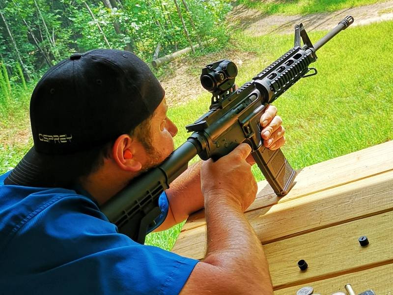 LongXiangOptics's tweet image. This month, MR. Yan  visit our U.S customer, they set our red dot sight on the real gun to test.the customer  are very satisfied with our products.More lxgd.com/red-dot-sightEmail: sale@lxgd.comSkype: lxgdoptics#reddotsight#reddotoptics