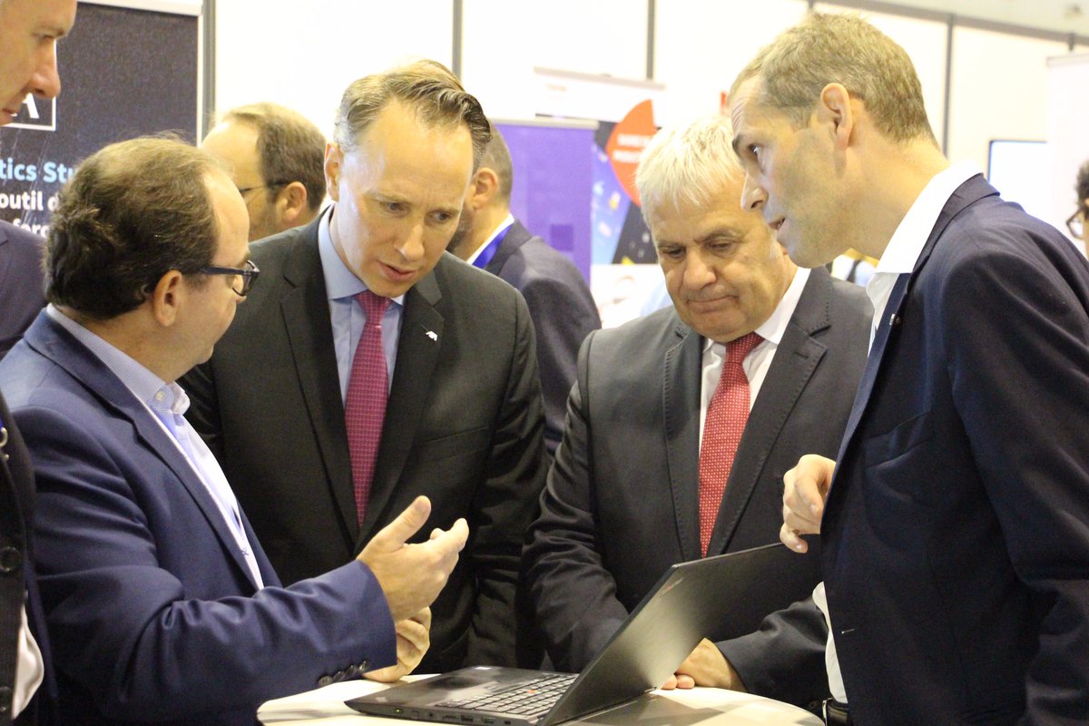 <a href="/thomasbuberl/">Thomas Buberl</a> et <a href="/pascal_chapelon/">Pascal chapelon</a> parlent technologie au service de la simplicité pour les agents généraux et le client - avec les équipes de la DSI <a href="/AXAFrance/">AXA France</a> - merci de la visite 👍👍👍@VermontC <a href="/DavyWesolowski/">Davy W</a> <a href="/SVissokalis/">Stathis Vissokalis</a>