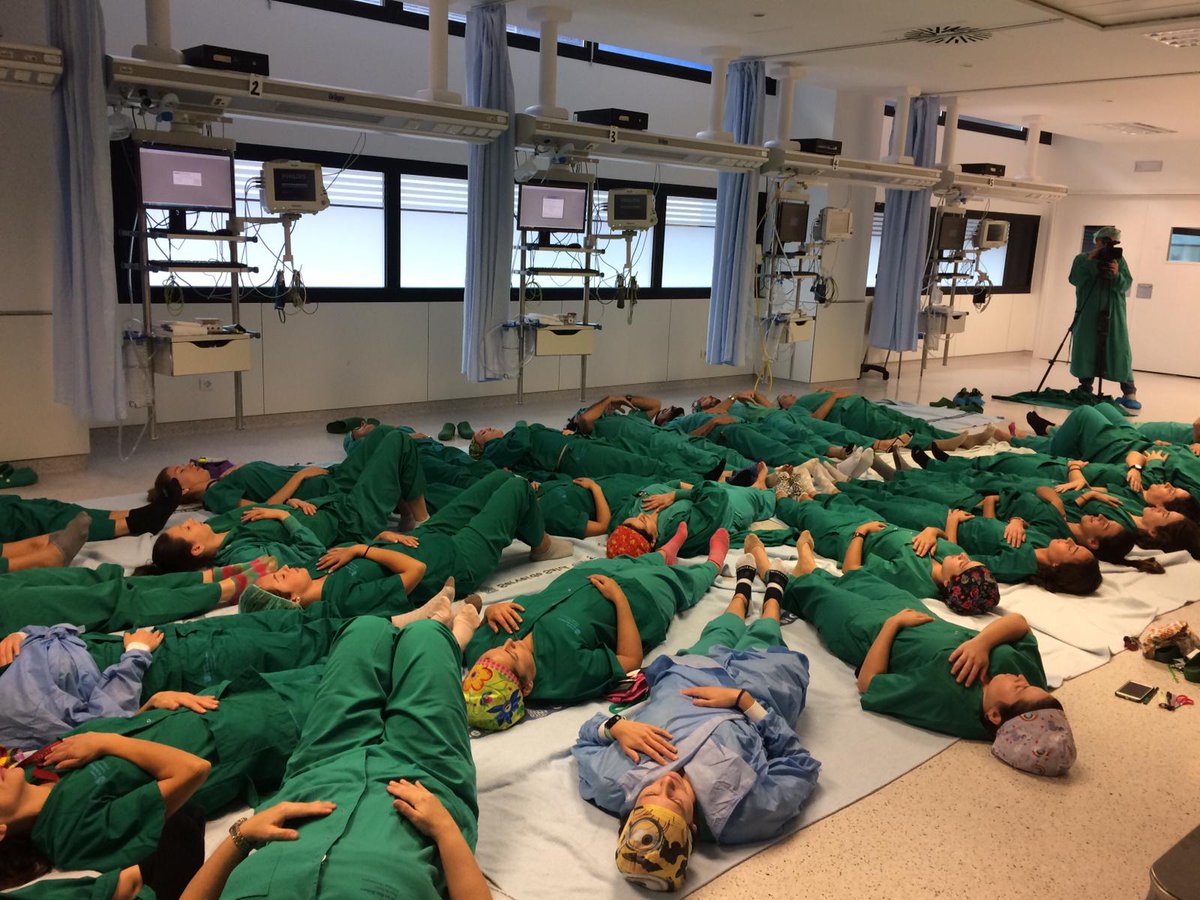 AsefSegpac's tweet photo. La primera sesión de 'Eleven' actividad  impulsada por la USP  @asef_ibsalut ha sido todo un éxito. Profesionales, pacientes y familiares se relajan  durante 11 minutos antes de comenzar la jornada. @HumanizaIbiza #Humanizacion https://t.co/fAhwiGWZW7