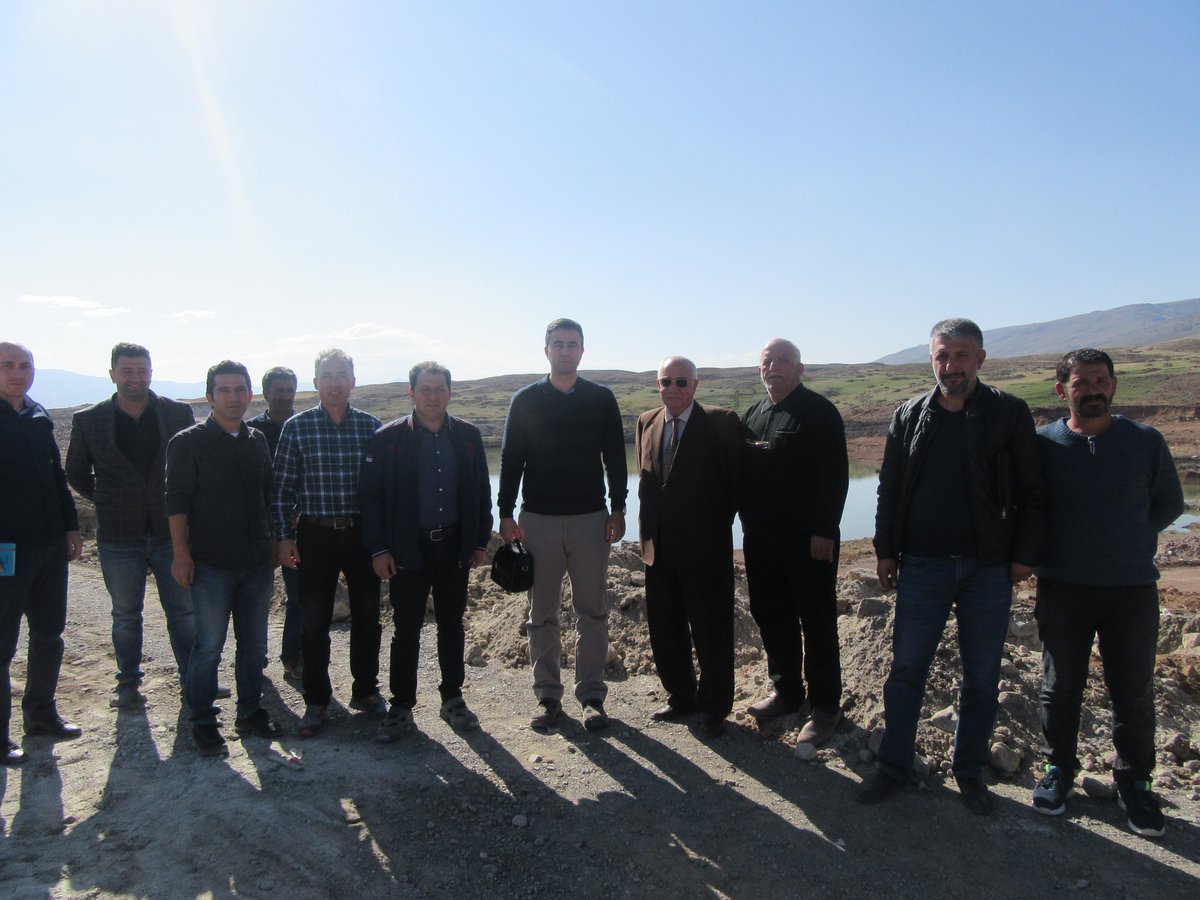 dsi_8_blg_md's tweet image. Bölge Müdürü Emrah Köleoğlu, Elektro Mek. Teç. Şube Müd. Muhyettin Eroğlu, 81. Şube Müd. Nurullah Soylu, Kontrol Müh.  ve Yüklenici firma yetkilileri ile birlikte #Erzurum #Pasinler #Taşkaynak Göleti, Sulaması ve #Tımar Regülatörü sulaması işinde bir dizi incelemelerde bulundu.