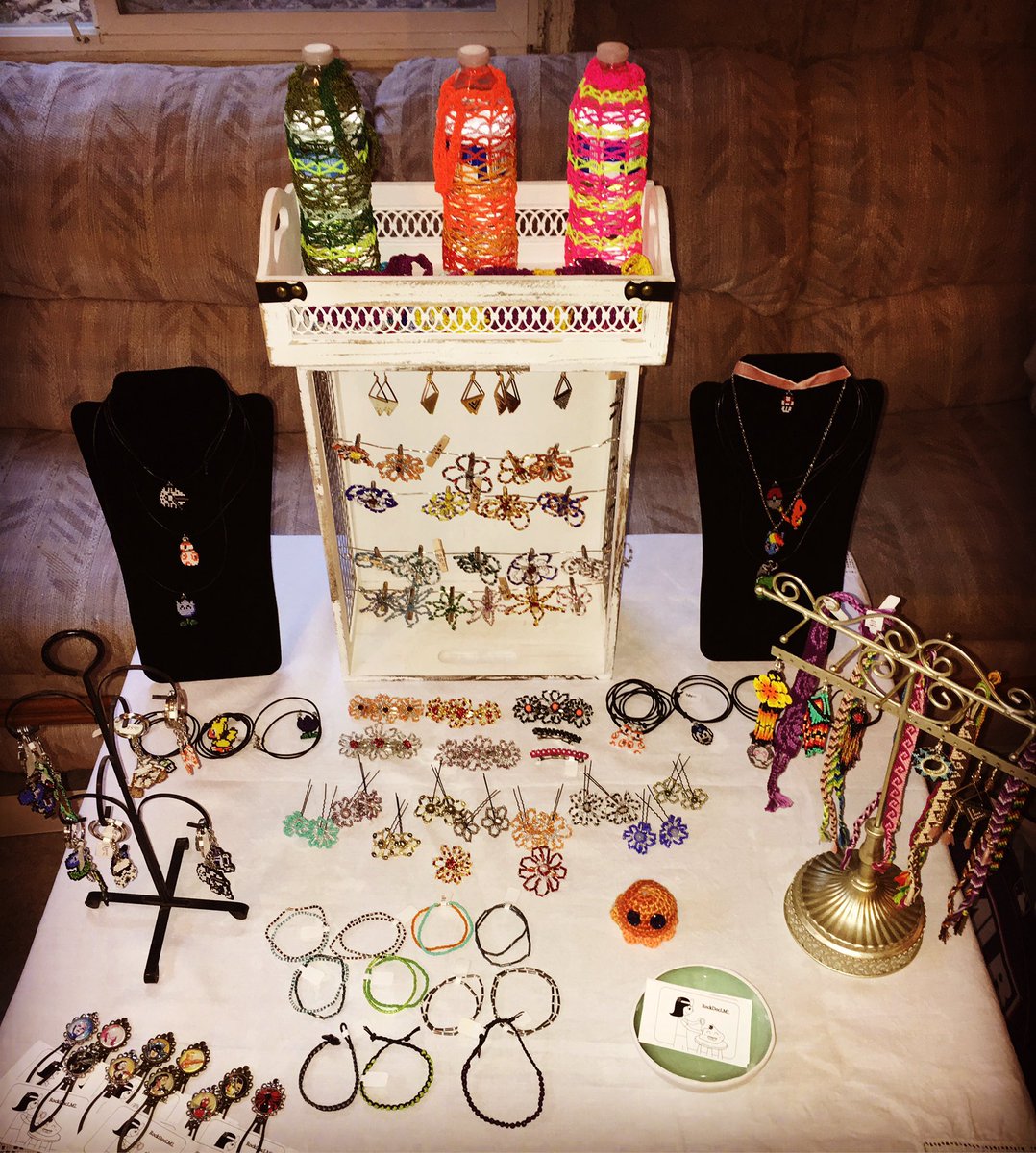 RockDocLML's tweet photo. Practice table set up. 😀 #crafting #handmade #fall #holiday #etsy #rockdoclml #etsyshop #jewelry #hechoamano #latinasinstem #joyeriaartesanal https://t.co/we0UMUwL3v