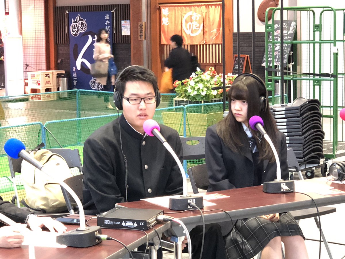 houkago_fbc's tweet photo. 土曜夜10時からは放課後☆ヒーローズ🎊
今週は科学技術高校のタカさん（3年）、ささりな（1年）が登場🙆‍♀️🙆‍♂️
学園祭前の生徒会活動などを伺いましたよ🏫聴いてね🤣
OAはこちら💁‍♀️ https://t.co/8Hoi9p3kng
#科学技術 #高校 #福井 #生徒会 #副会長 #書記 #放課後ヒーローズ #jk #ラジオ #学校祭 #福井放送 https://t.co/Z9yf8eUQgp