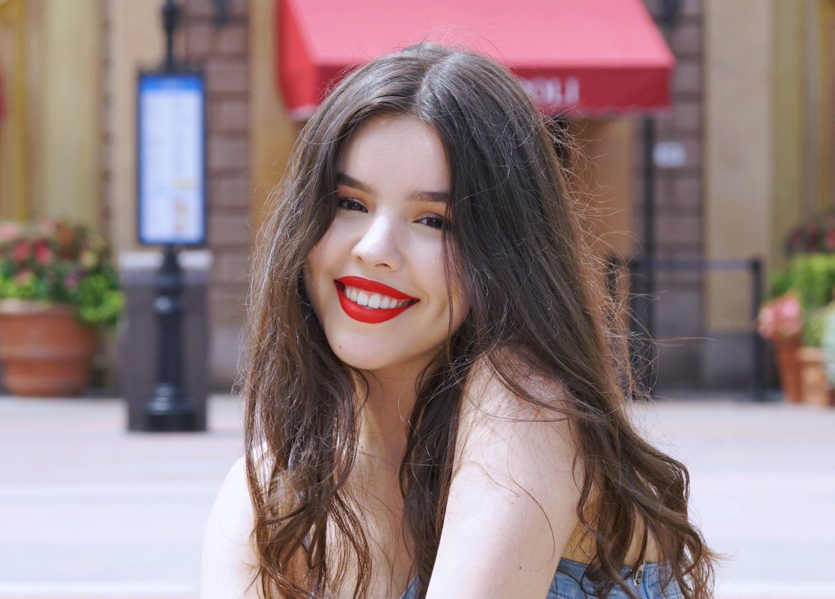 Eat glitter for breakfast and shine all day ✨😝💋