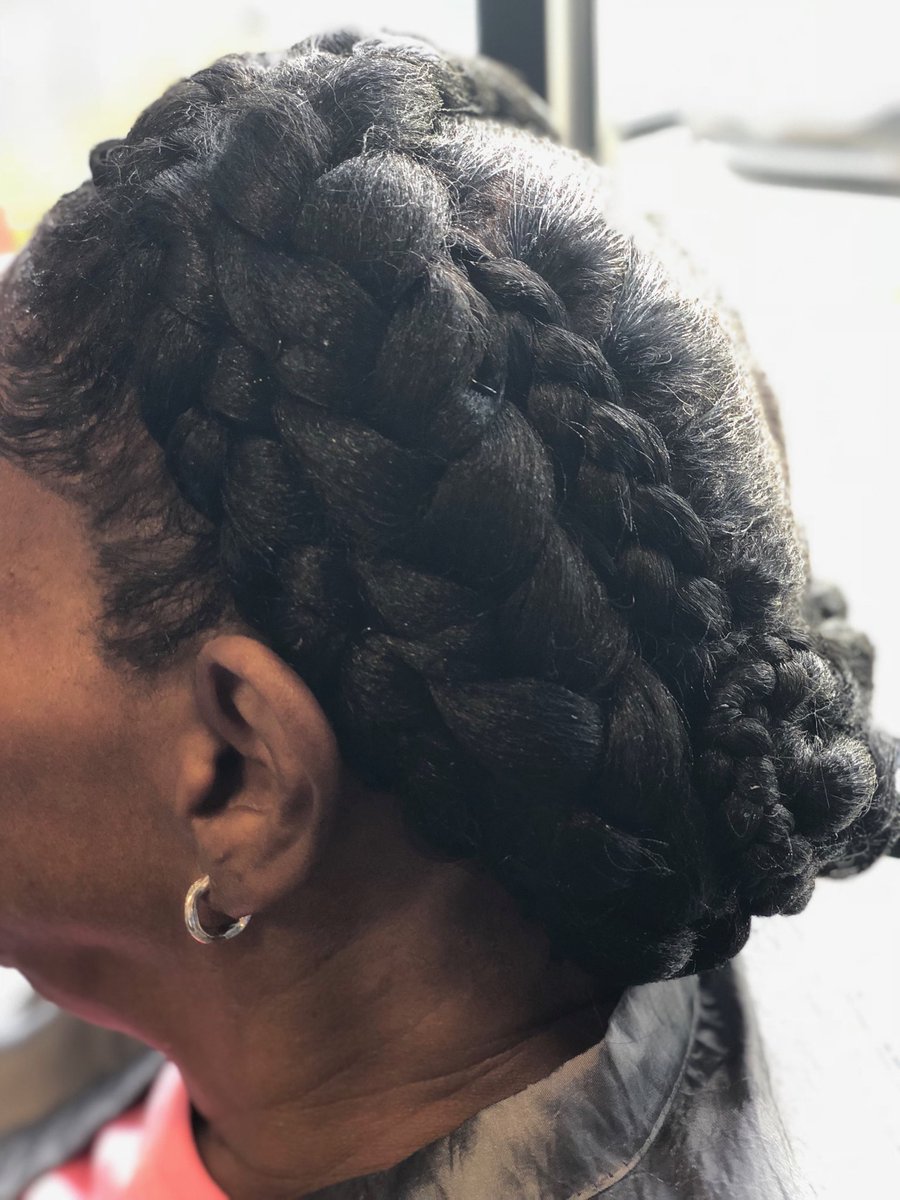 gonegirlhair's tweet image. Halo-crown braiding at Gone Girl Hair Studio #halobraid #crownbraid ##natiralhairstyles