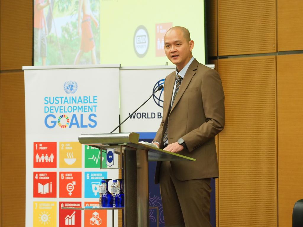 MyUNDP's tweet photo. B40 must be given sustained attention to ensure the right policies, programmes & action plans are implemented to bring them to the next level #IDEP2018. Thank you @imokman for opening this important day together with @myUNICEF @WB_AsiaPacific https://t.co/8tAvxaz8Se