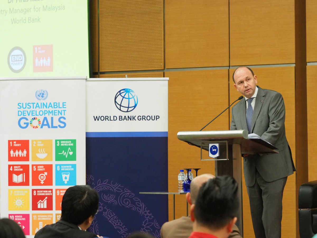 MyUNDP's tweet photo. B40 must be given sustained attention to ensure the right policies, programmes & action plans are implemented to bring them to the next level #IDEP2018. Thank you @imokman for opening this important day together with @myUNICEF @WB_AsiaPacific https://t.co/8tAvxaz8Se